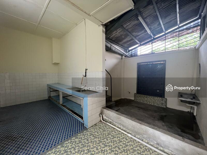 Untuk Dijual - Newly Refurbished 1sty House 20x80 4R2B Nearby Maybank Meru Klang